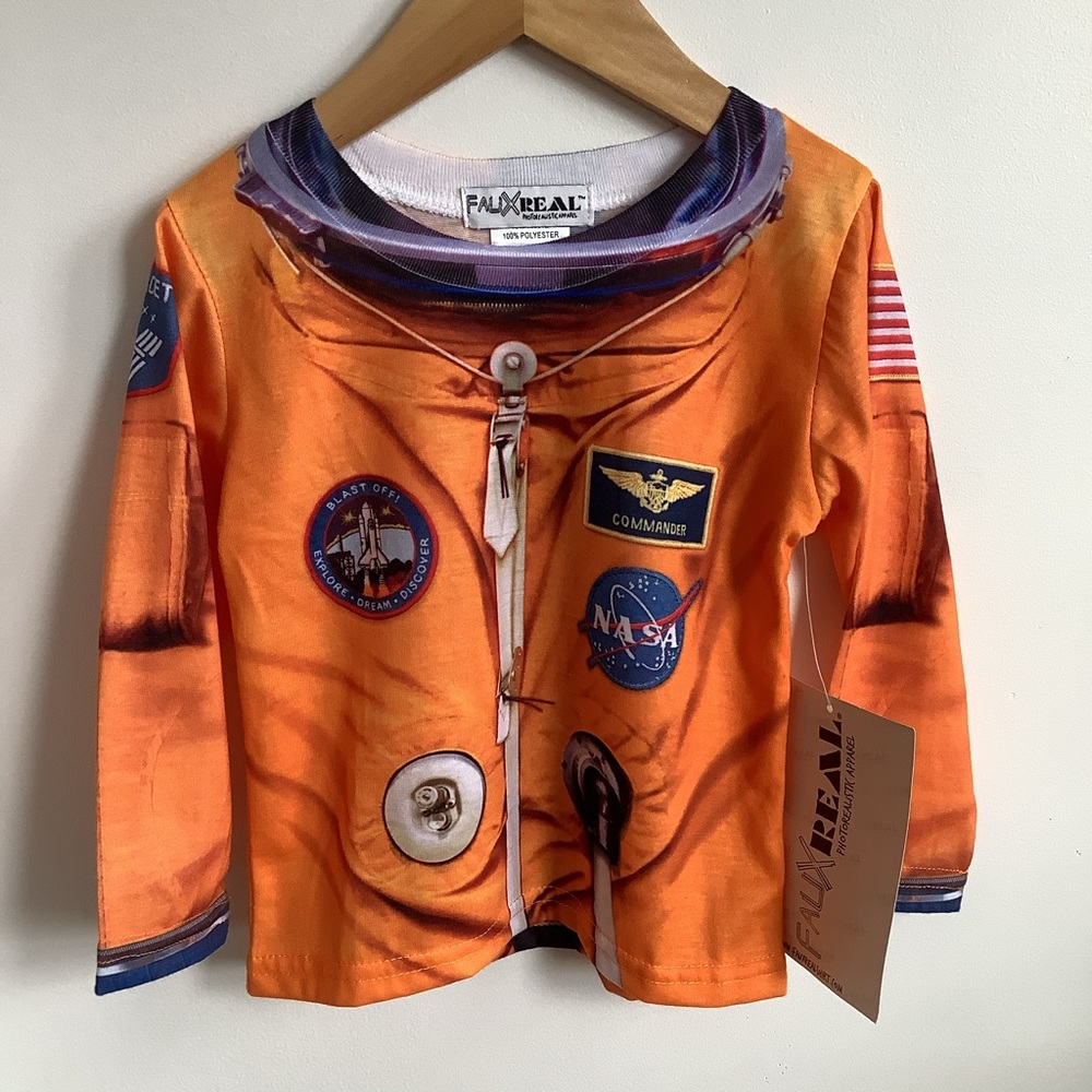 🚀 Astronaut L/S T Shirt size 2T NWT👩‍🚀